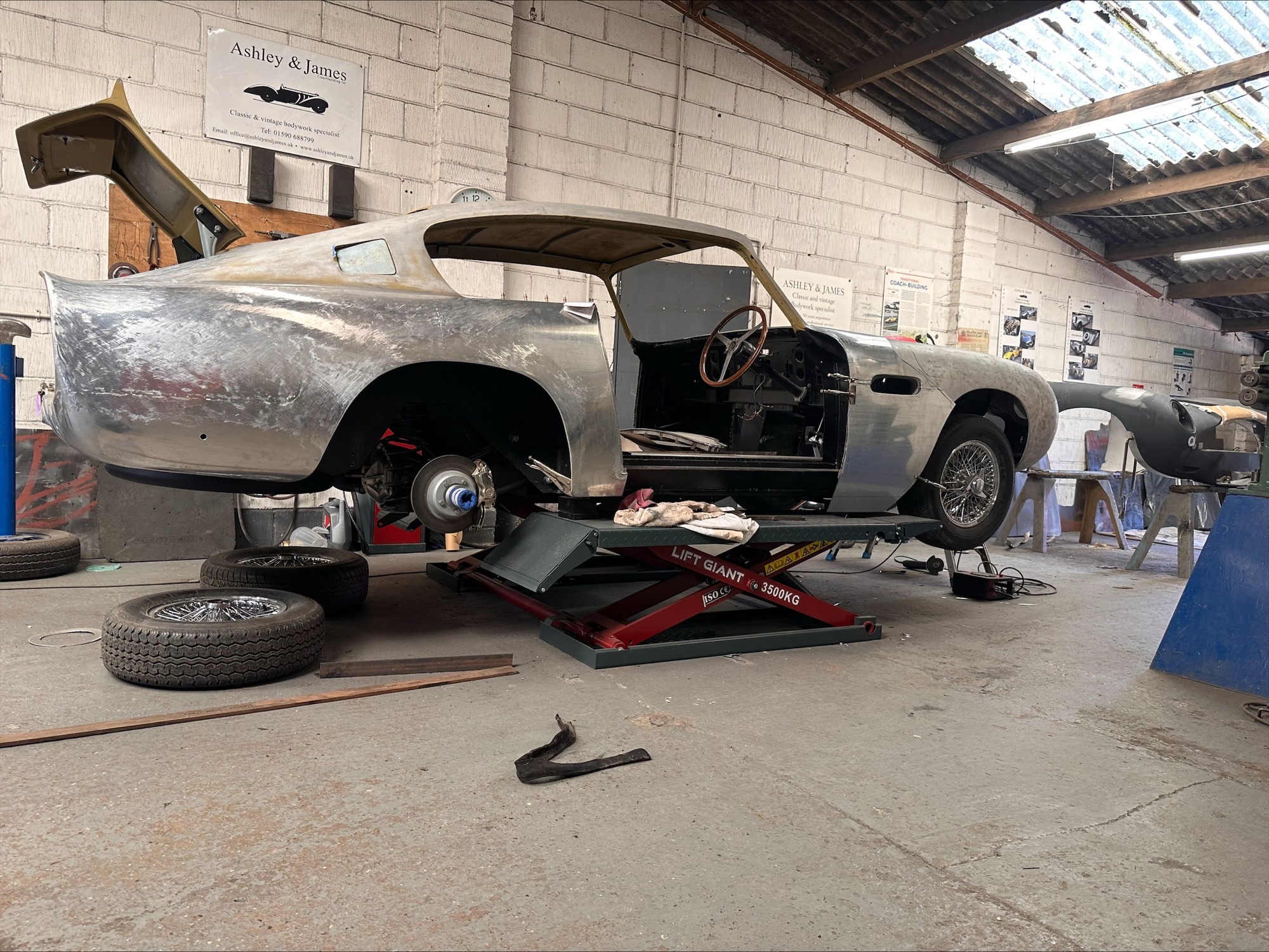 LGX35 Mid Rise Mobile Car Scissor Lift (3500kg)