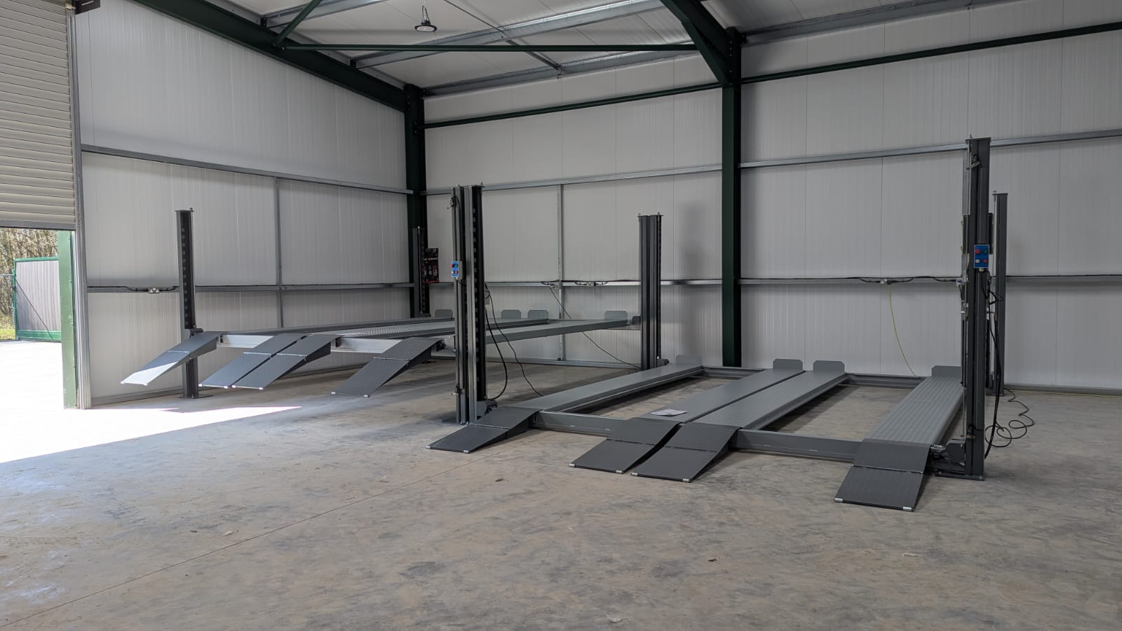 Double Wide 4 Post Car Lift for Vehicle Storage
