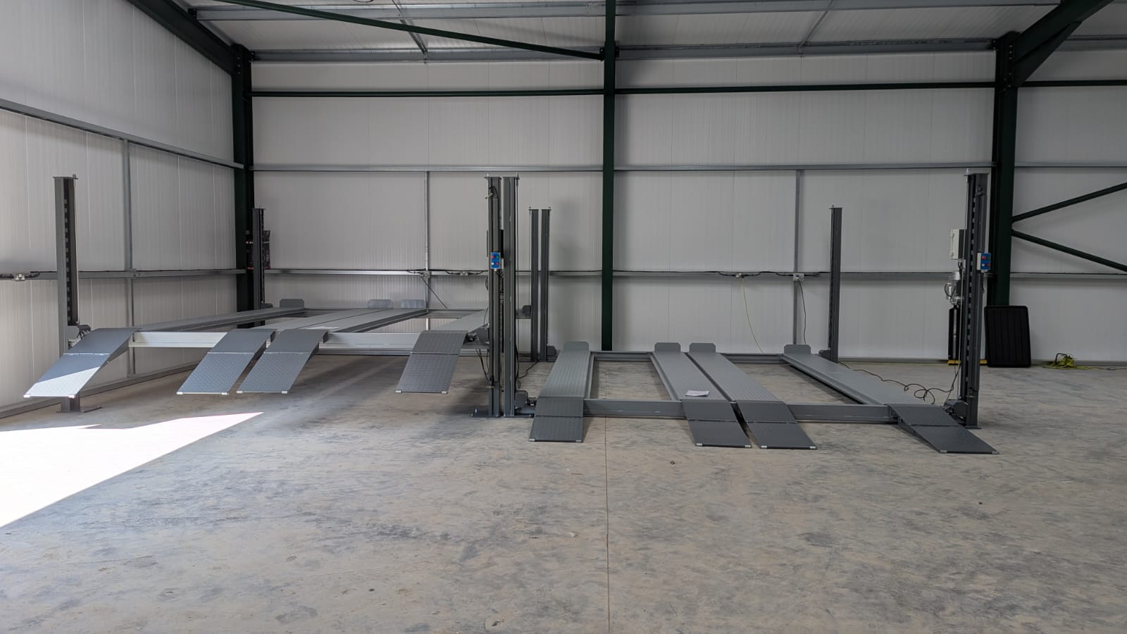 Double Wide 4 Post Car Lift for Vehicle Storage