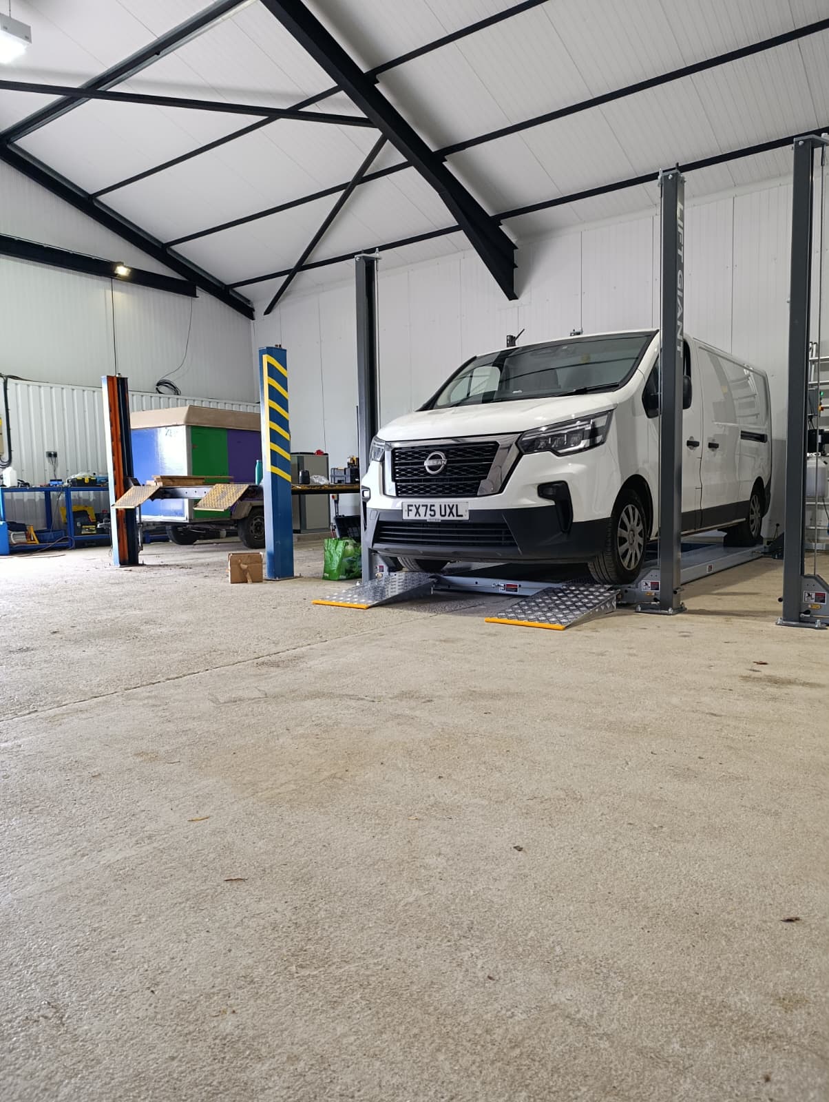 XLT 4 Post Lift – Manual Release