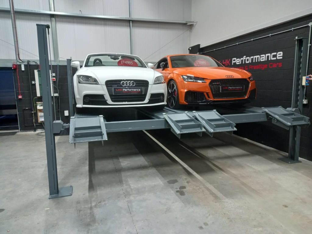 Four-post parking lift for long-term car storage