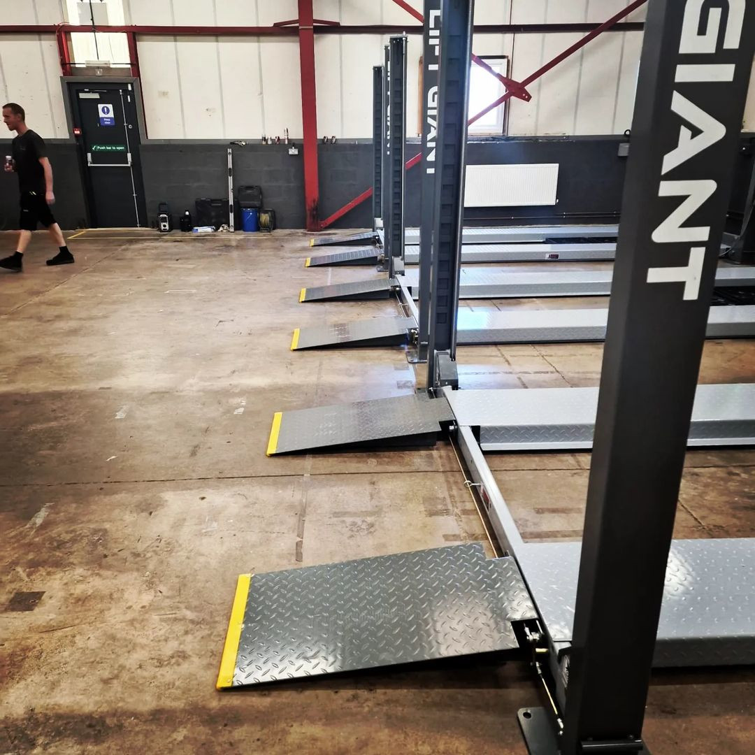 Standard 4 Post Car Lift With Manual Release